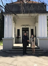 Представители Посольства посетили н.п. Довье (г. Есенице), где возложили венок к братской могиле неизвестного русского военнопленного